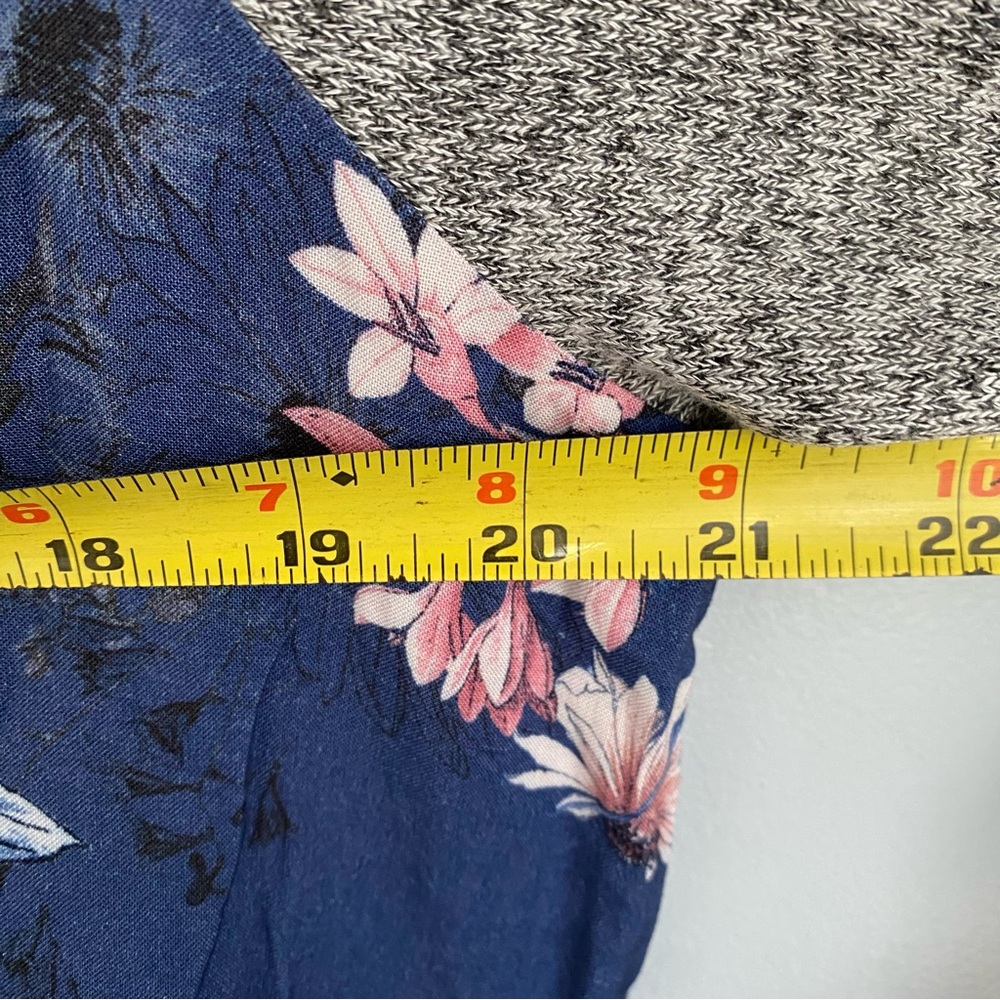 NEW Kut From The Kloth Slate Blue Floral Raglan Sleeve Top M - Picture 6 of 8